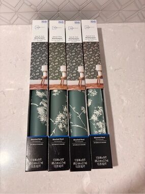 Mainstays Bleached Floral Peel & Stick Wallpaper (4) - Deep Green & White